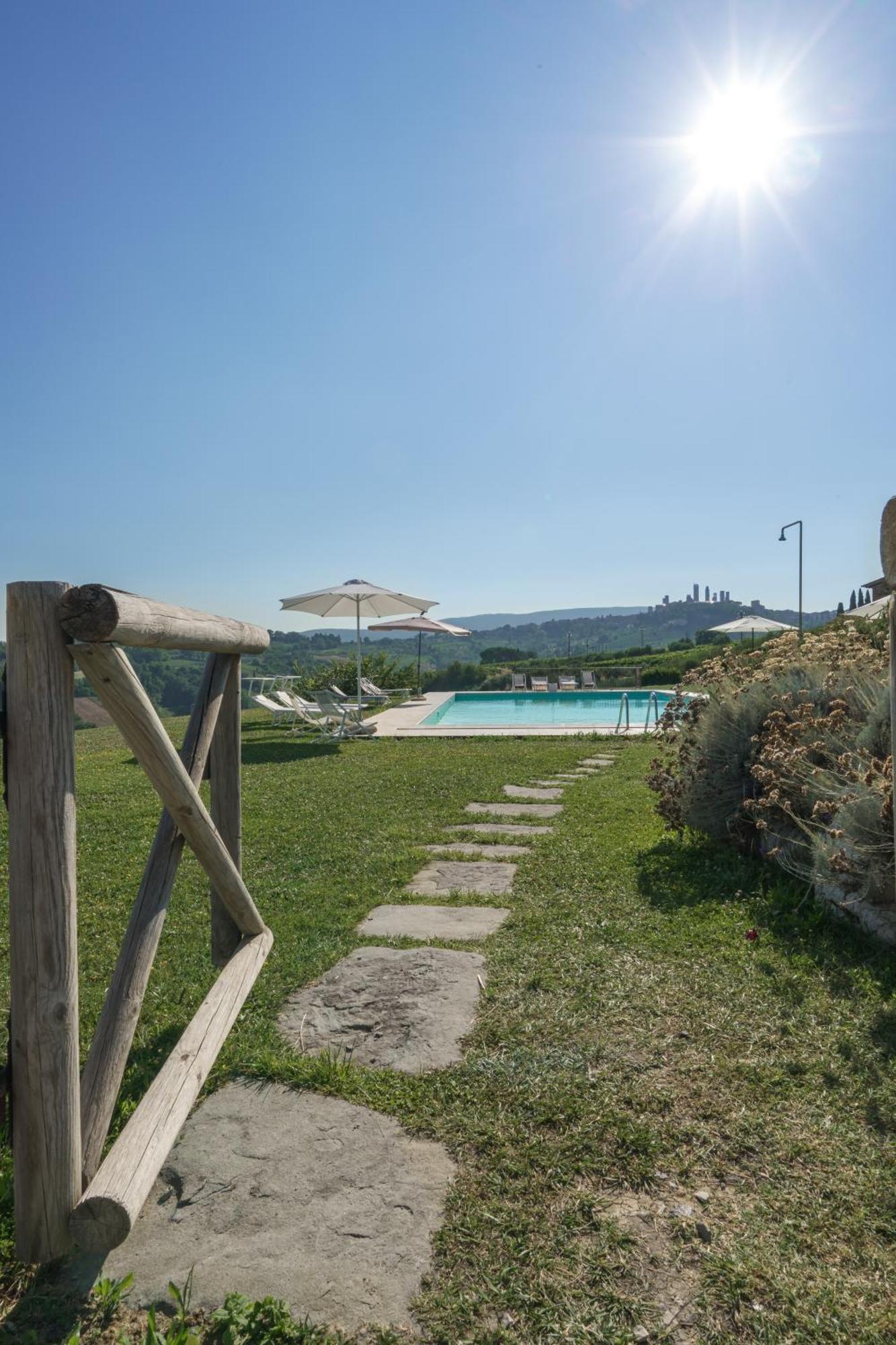 Апартаменты Charming House - Parking Included Сан-Джиминьяно Экстерьер фото